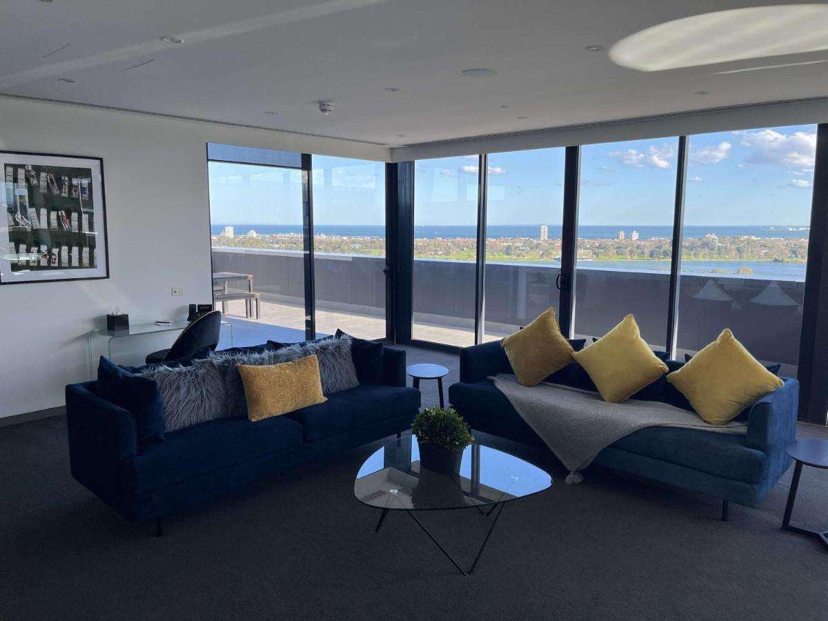 Hotel The Kinson Melbourne Esterno foto The living room of a three-bedroom apartment at The Beacon